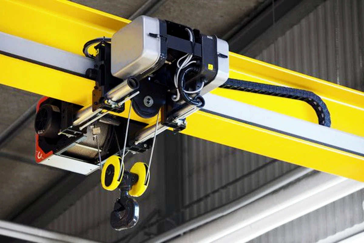 Chain hoists Cranes Electric material hoists for construction